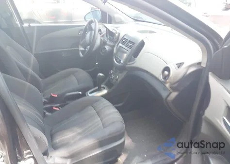 2015 Chevrolet Sonic Lt Auto z USA, uszkodzony, nr VIN 1G1JC6SB9F4220101